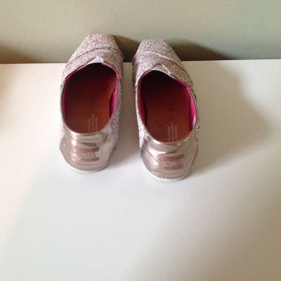 Toms - Picture 5 of 5